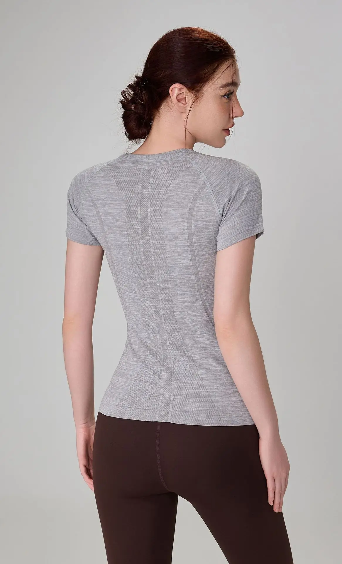 Nahtloses, antibakterielles Yoga-Top für Damen – Nude Slim-Fit Short Sleeve, taillierte Tight – Activewear für Laufen und Fitness – Detail 11