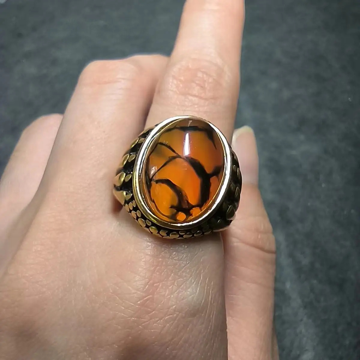 

1pcs/lot Natural Agate Ring Men's Alloy Stainless Steel Titanium Steel male engraved dragon claw pattern number 8 fashion gift
