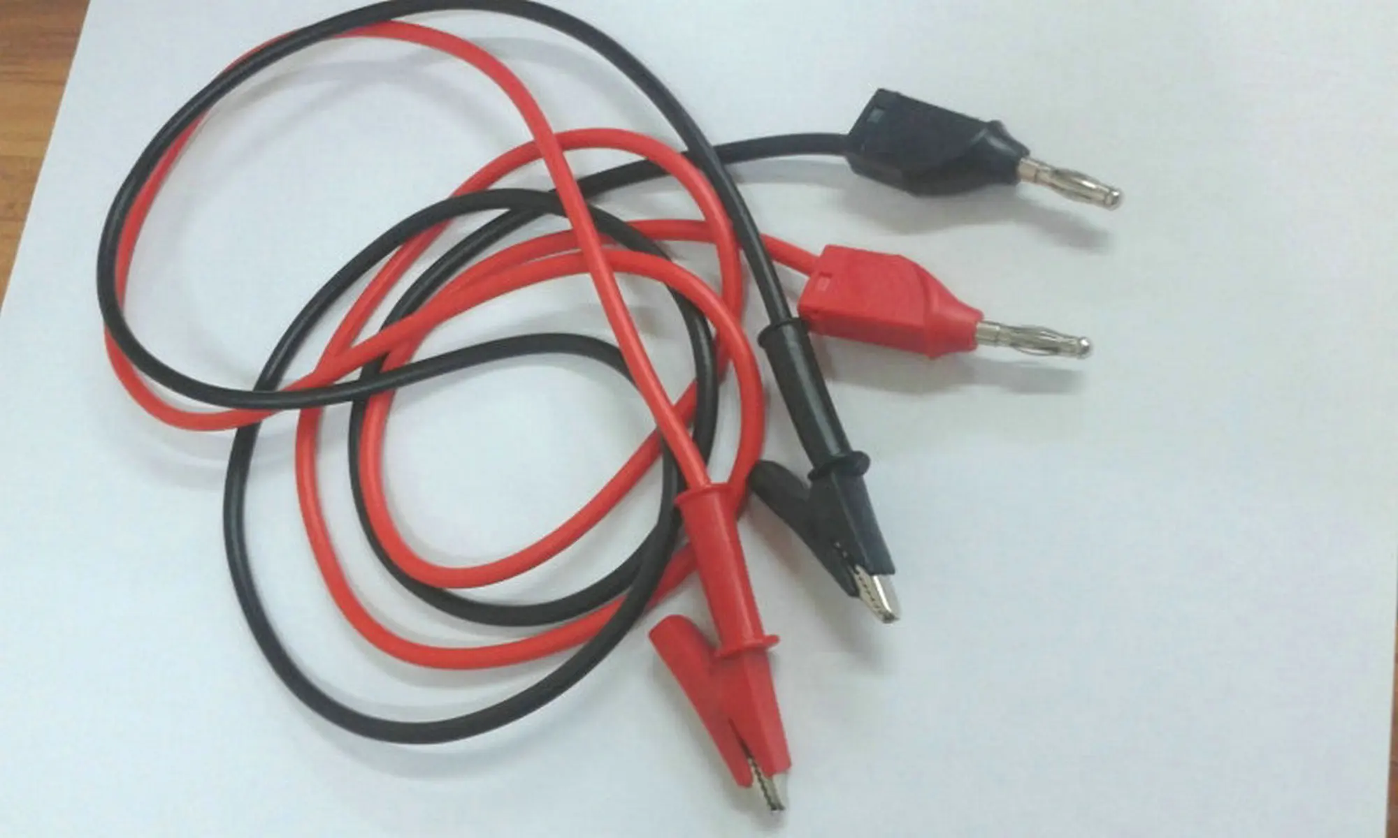 

1pair silicone Voltage Cable Alligator clips TO 4mm Banana plug Test