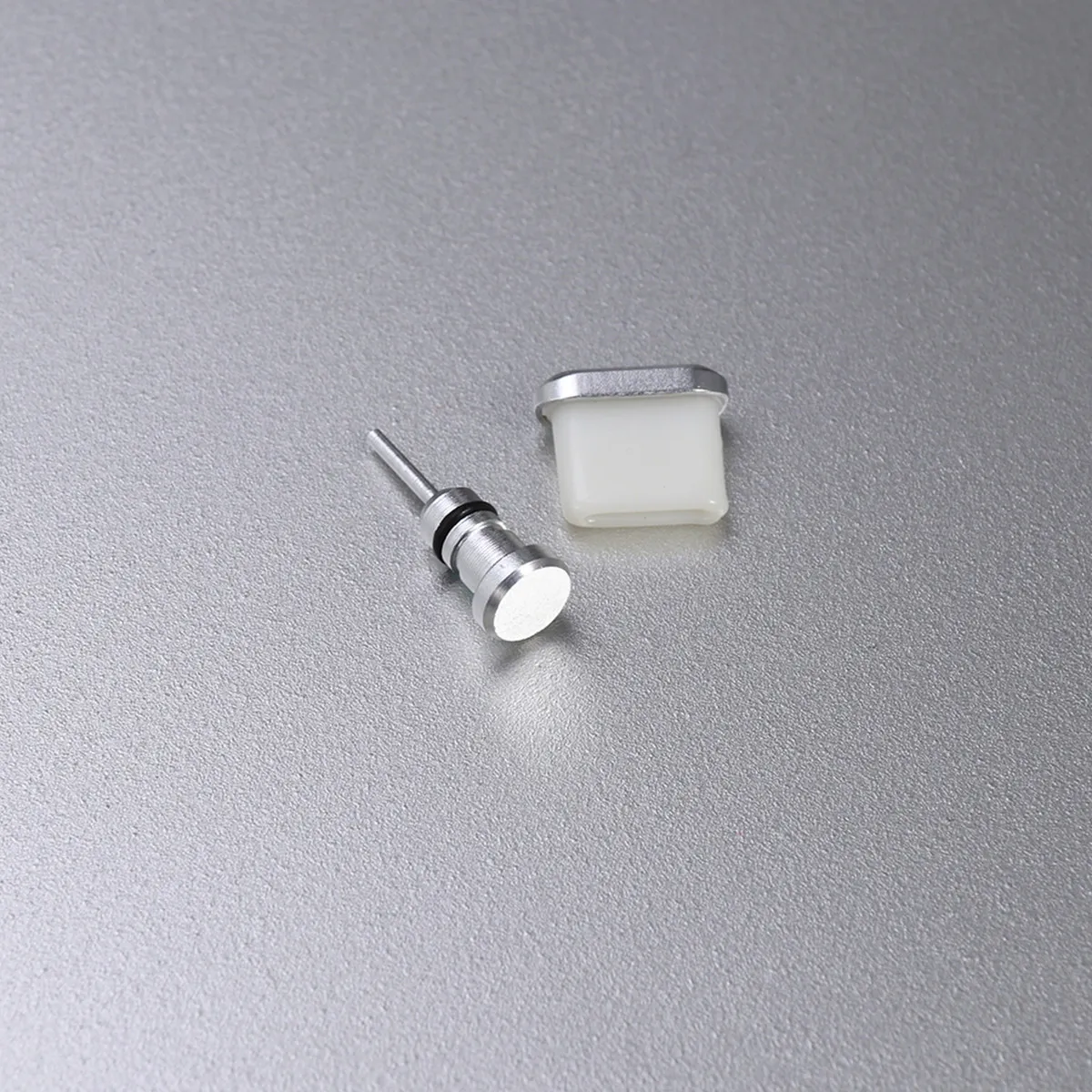 2Pcs 3.5mm 이어폰 잭 먼지 플러그 USB 유형 C 포트 커버 세트 공간 알루미늄 합금 방수 모래 방지 슬림 핏 스마트 폰용