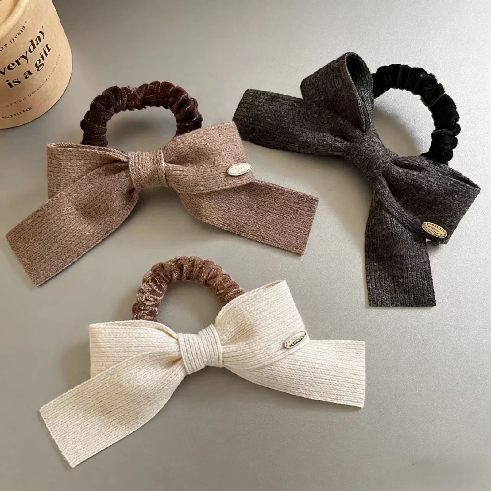 1PC Neutral Knit Bow Scrunchies, Beige&Brown & Gray Ribbed Hair Ties With Metal Label, Minimalist Ins-Style Hair Accessories
