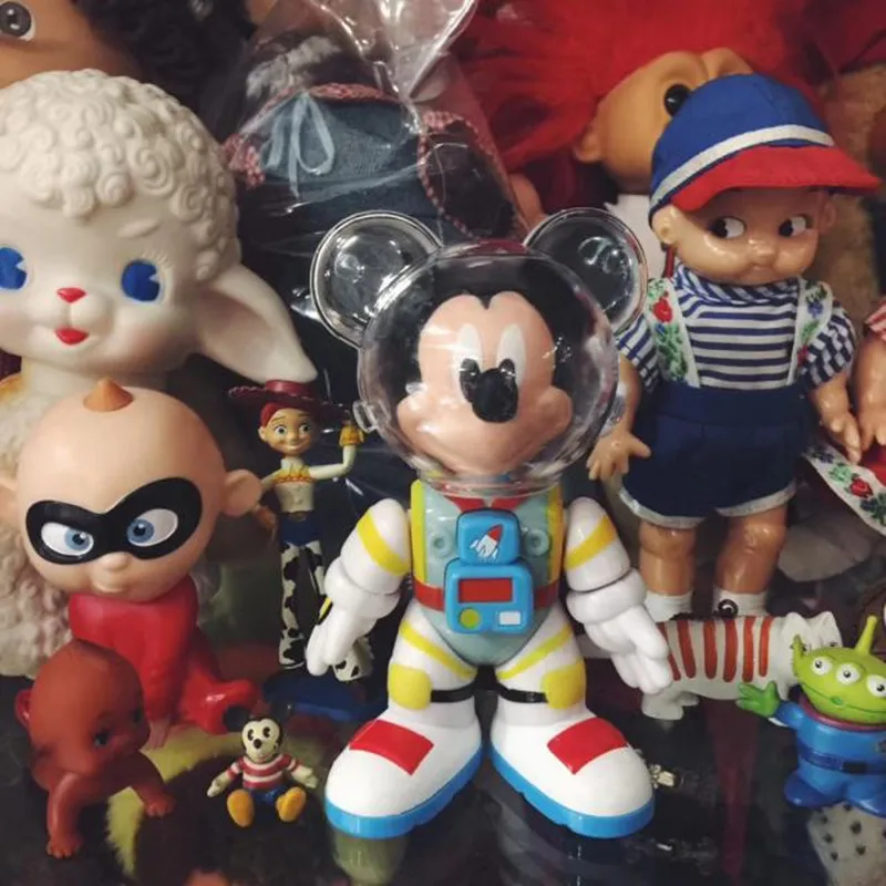 

1PCS 13cm Export super beautiful old toys, astronaut Mickey with aerospace hood