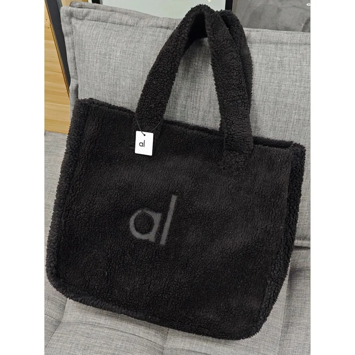 Hot Women Foxy Sherpa Tote Letter Plush Handbag Winter Fluffy Clutch Strap Large Capacity Storage Shoulder Bag Sports travel bag 4