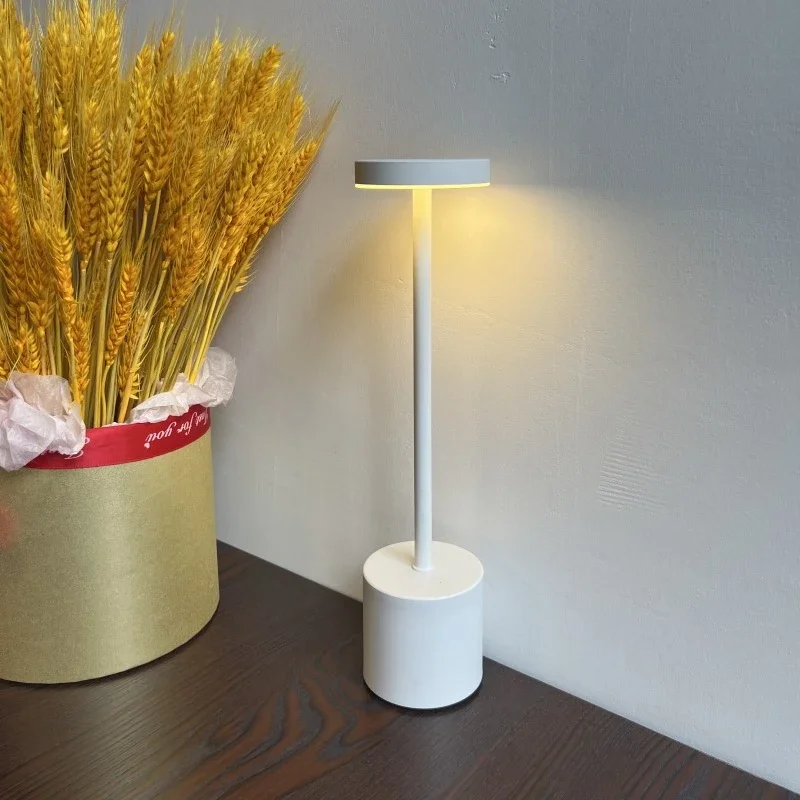 Maimeili Lampada da Tavolo Creativa LED Senza Fili Ricaricabile a Batteria Luce Portatile Regolabile Design di Modello Carino per Ristorante Camera da Letto Patio Studio Articolo per Natale Maimeili Lampada da Tavolo Creativa LED Senza Fili Ricaricabile a Batteria Luce Portatile Regolabile Design di Modello Carino per Ristorante Camera da Letto Patio Studio Articolo per Natale
