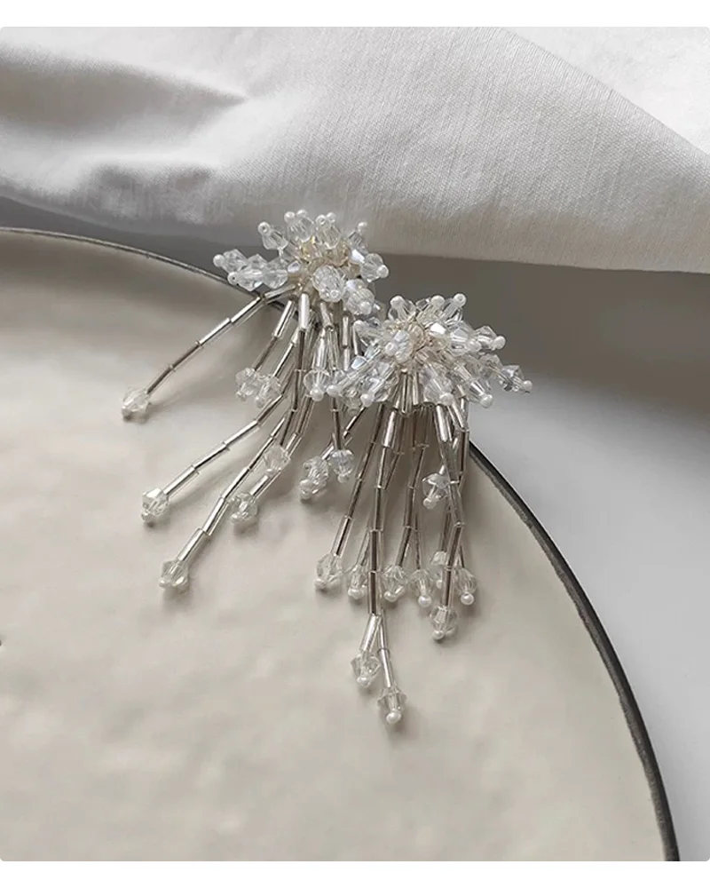 2025, handgefertigte baumelnde Ohrringe mit Kristallquasten | Barockes Perlen-Feuerwerk-Blumendesign | Eleganter Statement-Schmuck für Damen – Detail 9