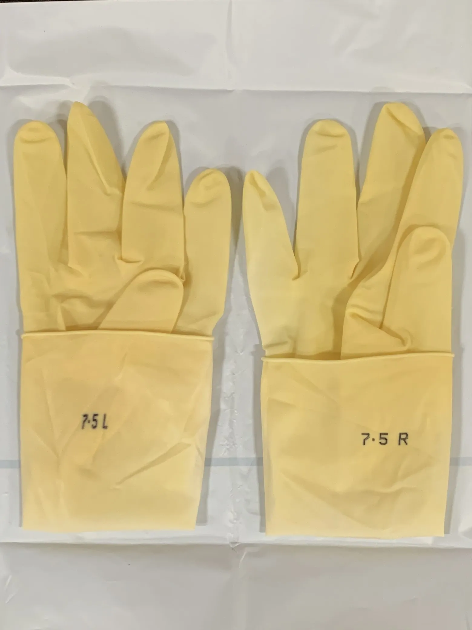 Ansell AccuTech&reg; 91-210 (1 pair) Sterile ultra-clean Hand-specific Powder-free Latex Glove Beaded Length 300mm or 11.8-inch