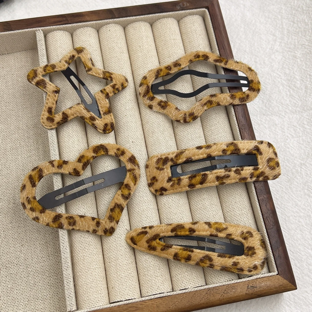 1 Set Leopard Print Plush BB Hair Clips Cute Girls Star Barrettes Women Winter Simple Metal Snap Clip Headdress Hair Accessories