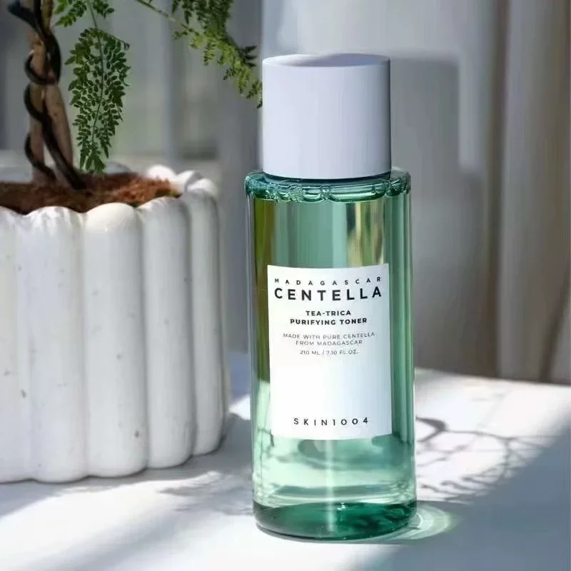 skin1004 Centella asiatica toner is gentle and acne-relieving, moisturizing, soothing and repairing barriers, wet compress 210ml