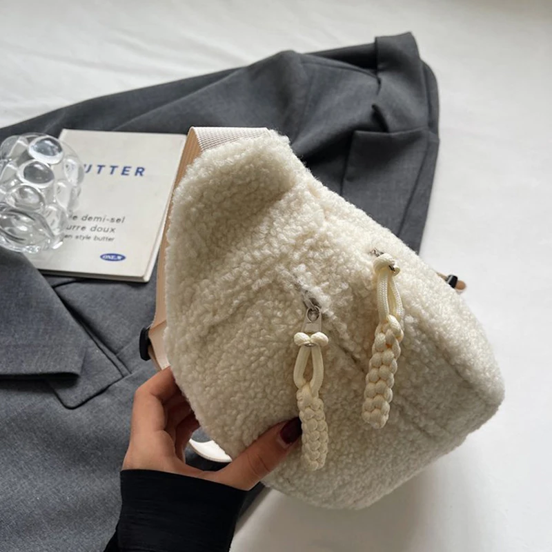 Gemütliche Kunstfell-Hüfttasche für Damen, weiche Winter-Plüsch-Umhängetasche, Brusttasche mit verstellbarem Riemen, lässige Mode, Pendler-Umhängetasche – Detail 4
