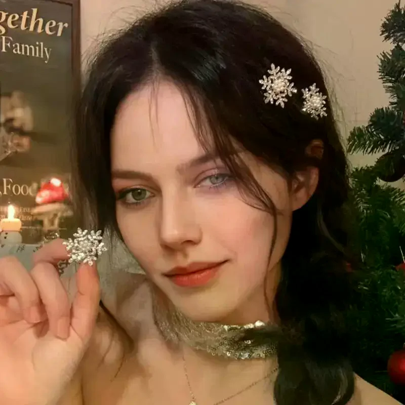 2/4/6pcs Christmas Rhinestone Snowflake Hair Clips Shiny Exquisite Hair Pins For Women Girls 2026 Fashion Jewelry New Year Gifts