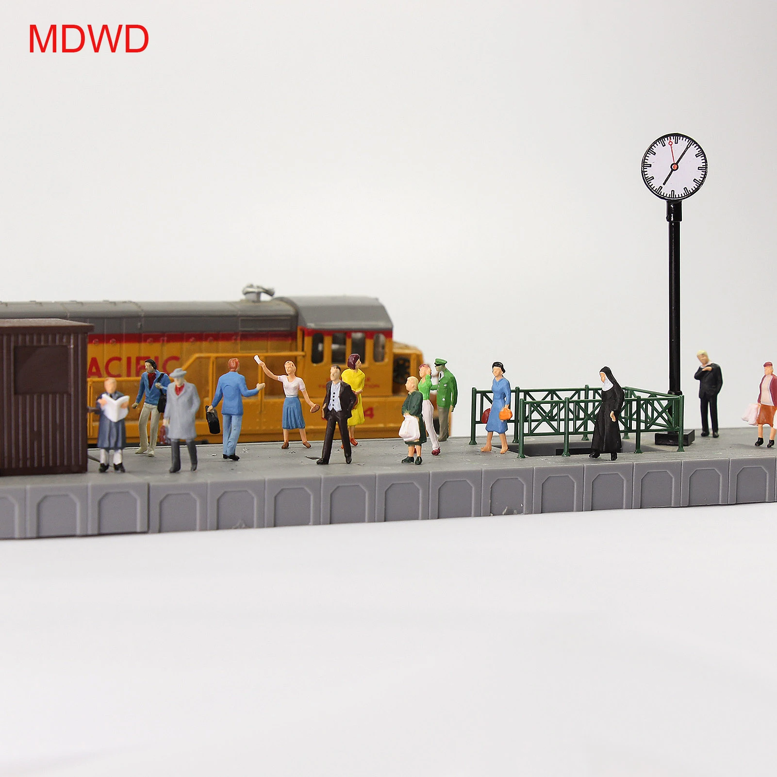 1pc Model Railway Lights Lit Platform Clock Lamp Train Station Layout HO N Scale