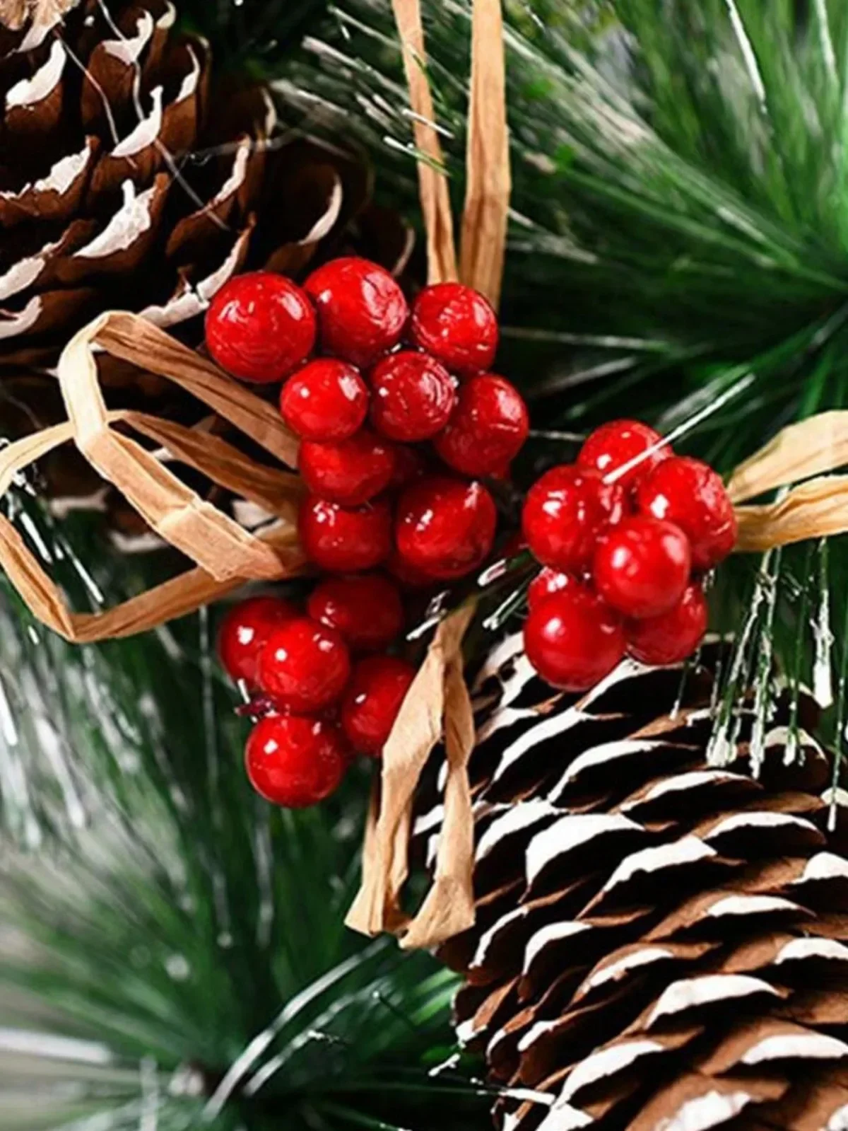 Julkrans för ytterdörr med kottar och snöflingor_voghion.com