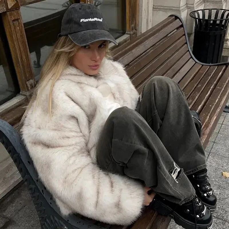 New Street Style Long Plush Coat Women With Thick Warm Cold Autumn Winter Faux Fur Coat High-Quality Fluffy Dyed Fox Fur Jacket 2