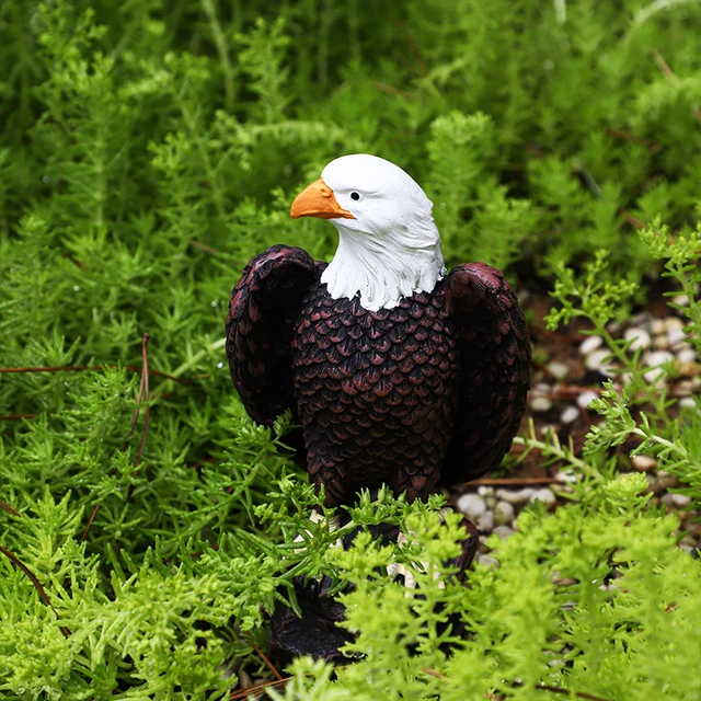 Statue de jardin suspendue en forme d'aigle chauve, Sculpture d'oiseau en résine multicolore, décoration d'arbre pour pelouse, porche, cour, Patio 3