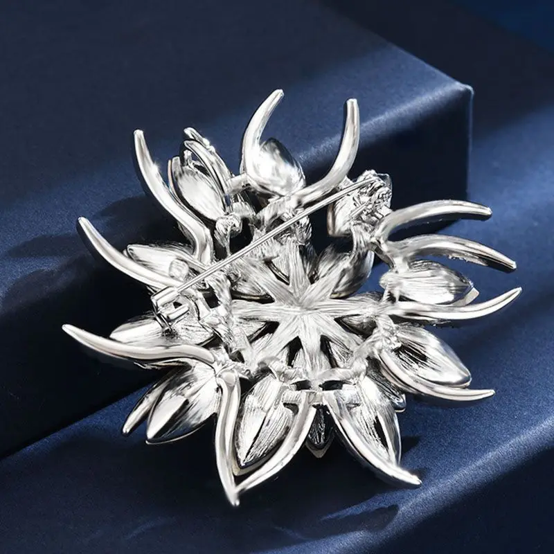 New Luxury Cubic Zirconia Elegant Classic Bauhinia Flower Brooch High-end Retro Blue Crystal Corsage Coat Dress Accessories Pin