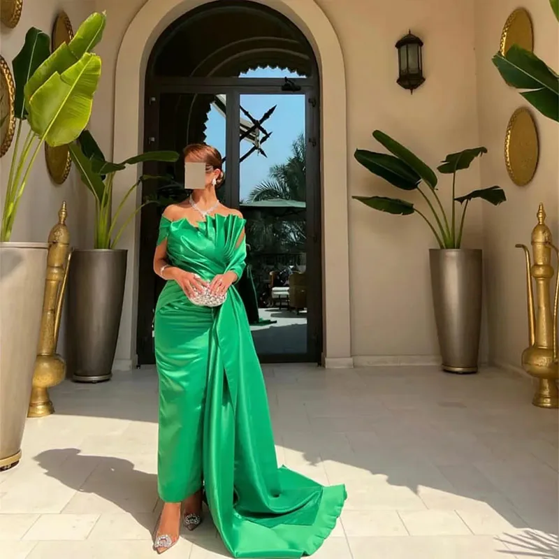 

Emerald Green Straight Prom Dresses With Long Train Ankle Length Off Shoulder Strapless Ruched Satin Formal Evening Gowns