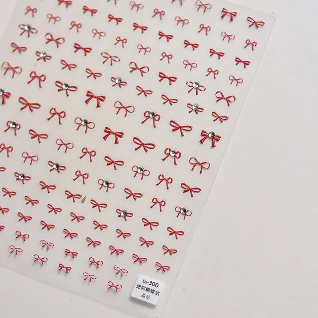 다이아몬드로 빛나는 아름다운 네일 아트