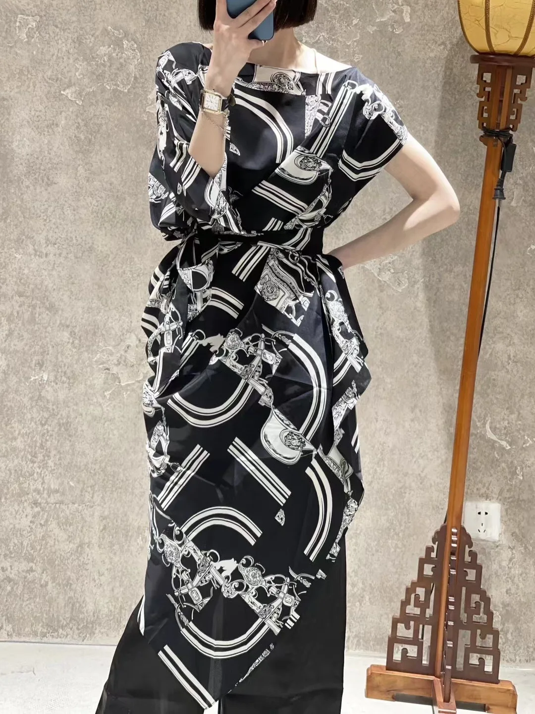 

High quality luxury Old Money style summer black and white print holiday style loose irregular cut front and back two wear shirt