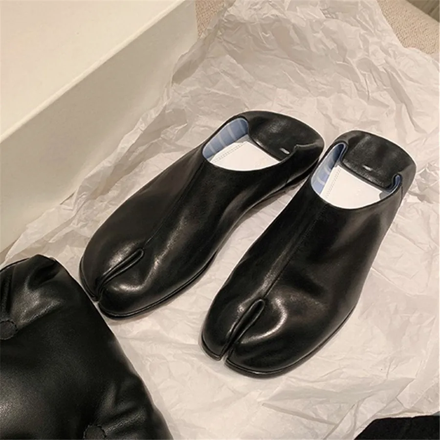 

Женские туфли без застежки, черные лоферы на плоской подошве с разрезом, лоферы серебристого цвета, удобные мокасины, повседневная обувь на плоской подошве, 2024