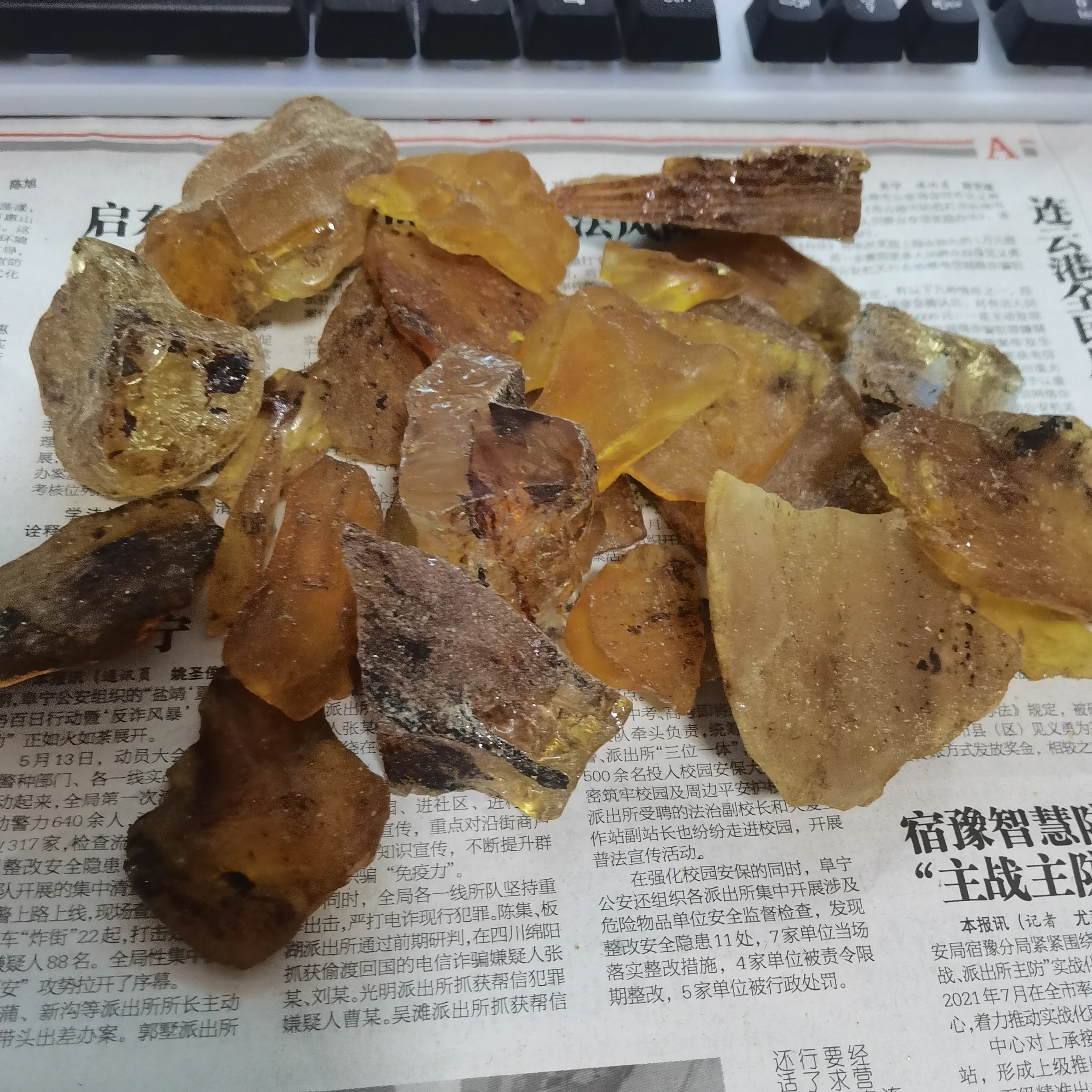 Natural Baltic Amber Loose Gemstone Rough Raw Stone Natural Resin Mineral Specimens 4