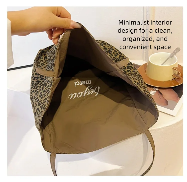Doppelseitige Canvas-Tragetasche mit Leopardenmuster, große Kapazität, Damen-Umhängetasche im College-Stil, lässige Handtasche im City-Stil, Pendler-Tasche – Detail 9