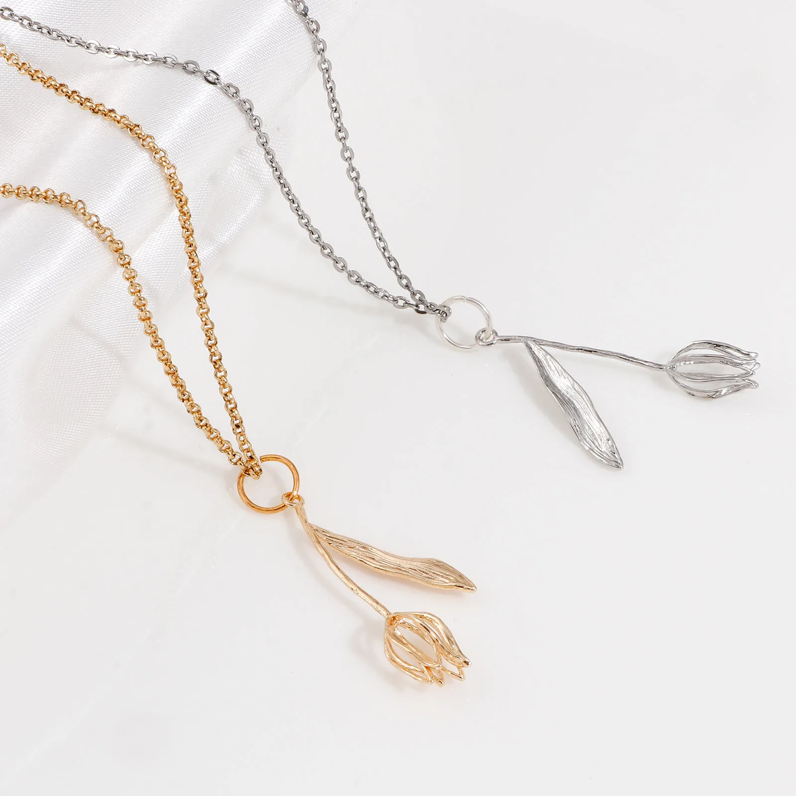 2pcs Copper Pendants Sweet Flower Leaf Hollow Gold Color Metal