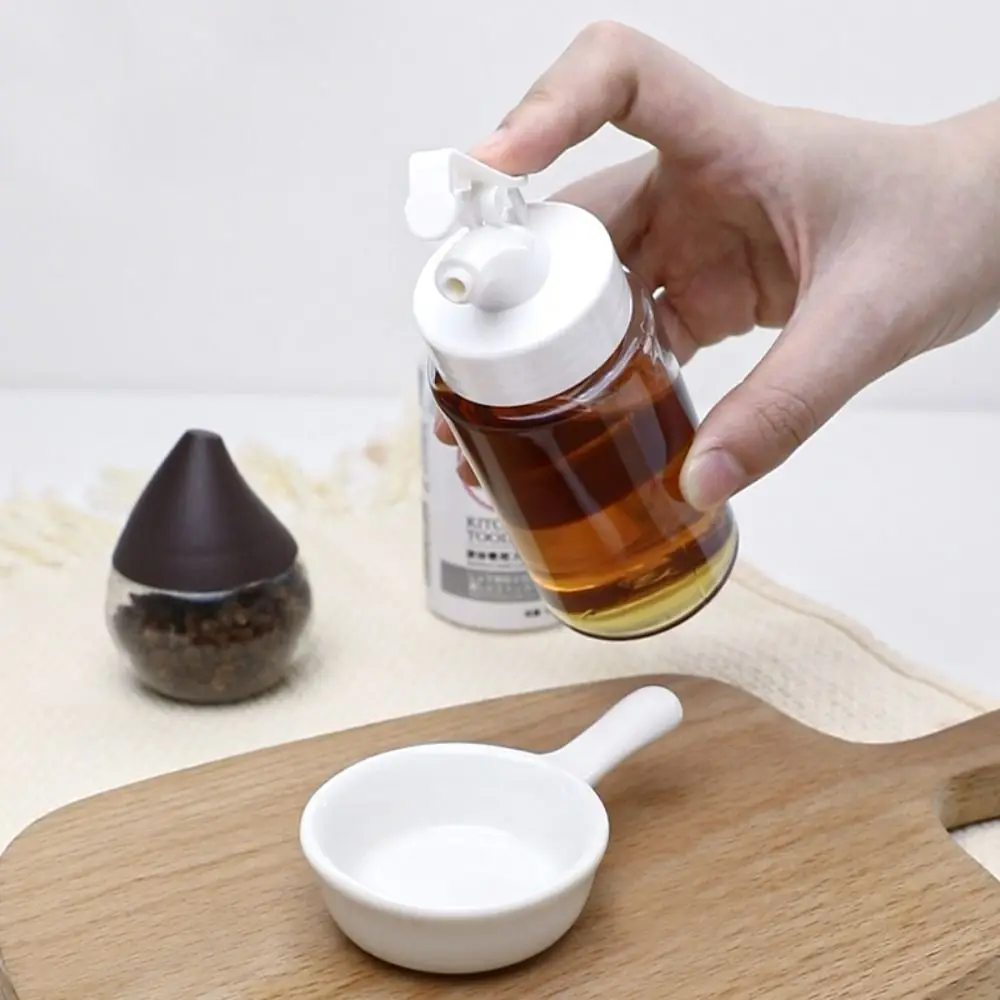 

Clear Oil Dispenser Easy to Clean Plastic Pouring Spout Vinegar Bottle Condiment Container BBQ