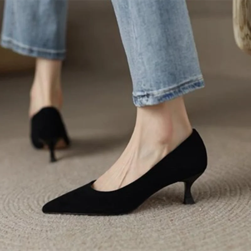Black Pointed Toe Kitten Heel Pumps with Jeans Black pointed toe kitten heel pumps worn with cropped blue jeans on textured carpet