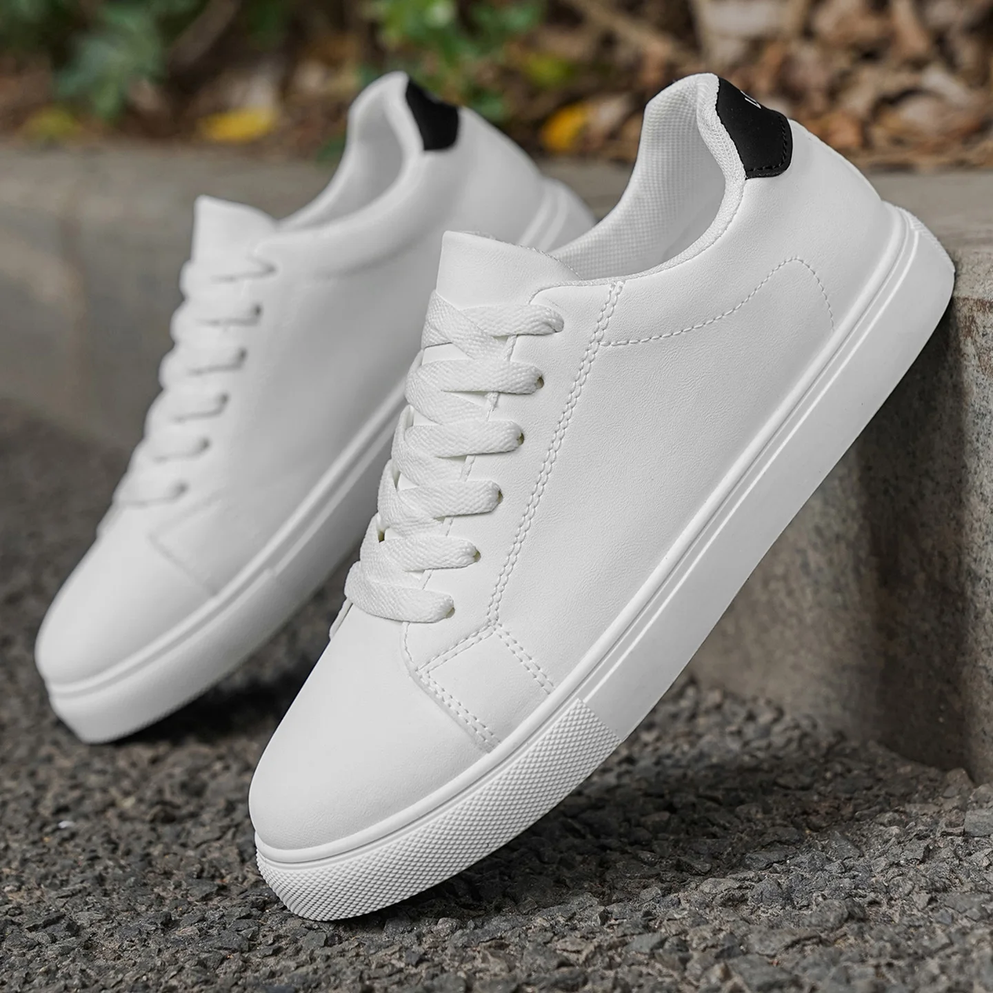 Low-top men's versatile casual sneakers, comfortable and trendy thick-soled outdoor running and skateboarding shoes
