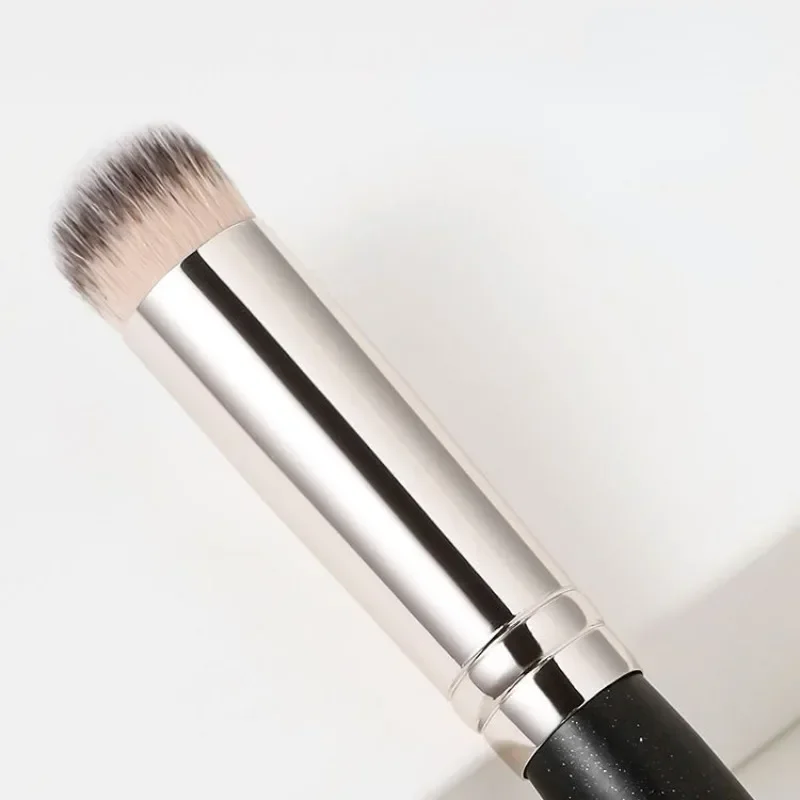 Premium Foundation & Concealer Brush 2