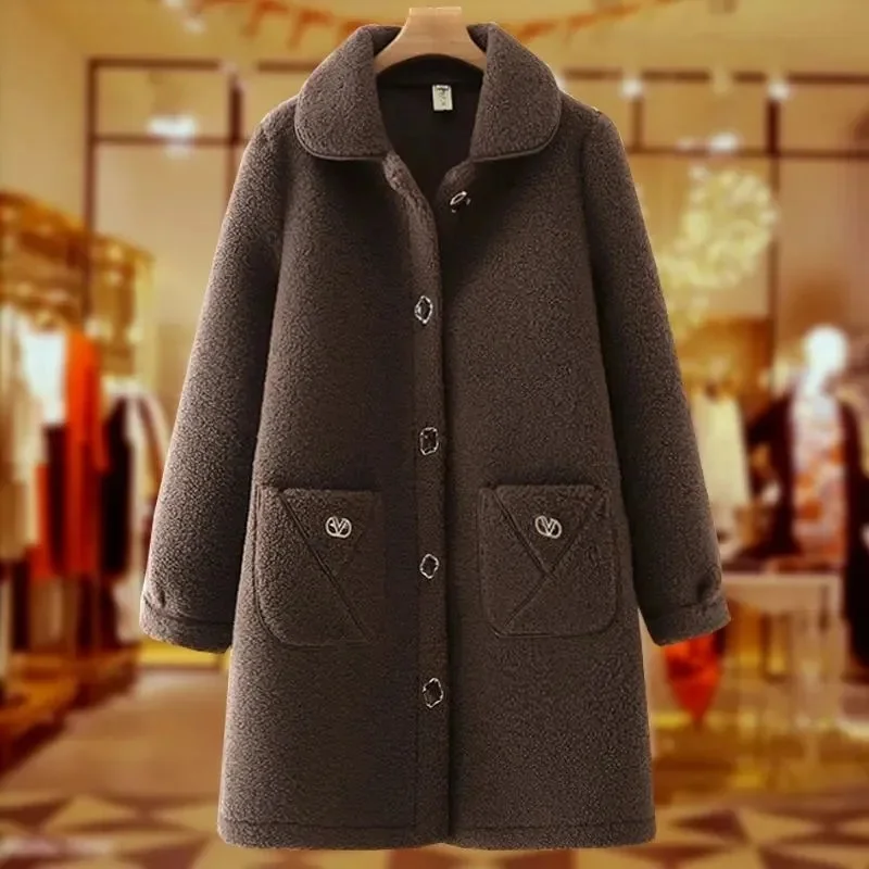 

Middle aged Mom's Coat 2023 Autumn Winter New Loose Fit Plus Fat Female Fur One Piece Lamb Fleece Mid length Coat Solid Commuter