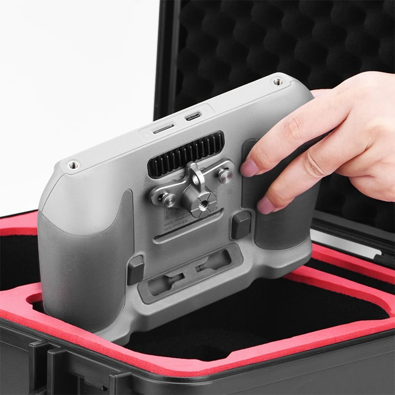Support de sangle pour télécommande DJI RC2/RC installé, montrant l'attache et le crochet écran.
