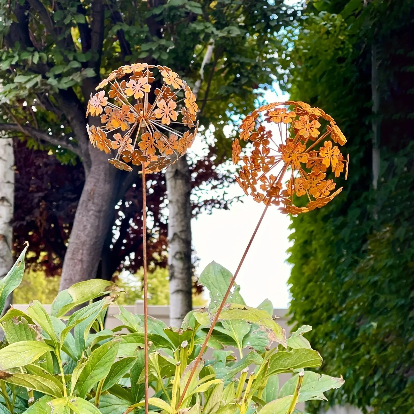 Rustikaler Metall-Gartenpfahl - Löwenzahn & Hortensien Silhouetten-Kunst, Wetterfester Corten-Stahl Gartendekoration