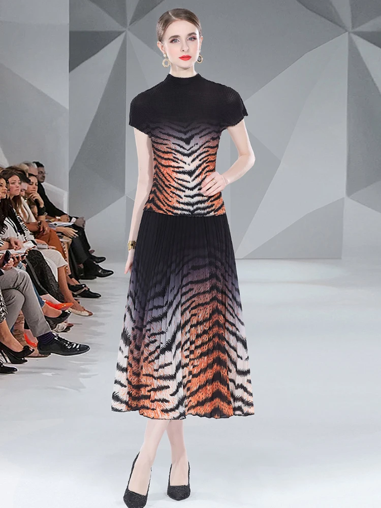 

Miyake 2023 Spring New Leopard Printed Short Sleeve T-Shirt + Fashion High Waist Pleated Skirt Suit Runway Women Two-Piece Set