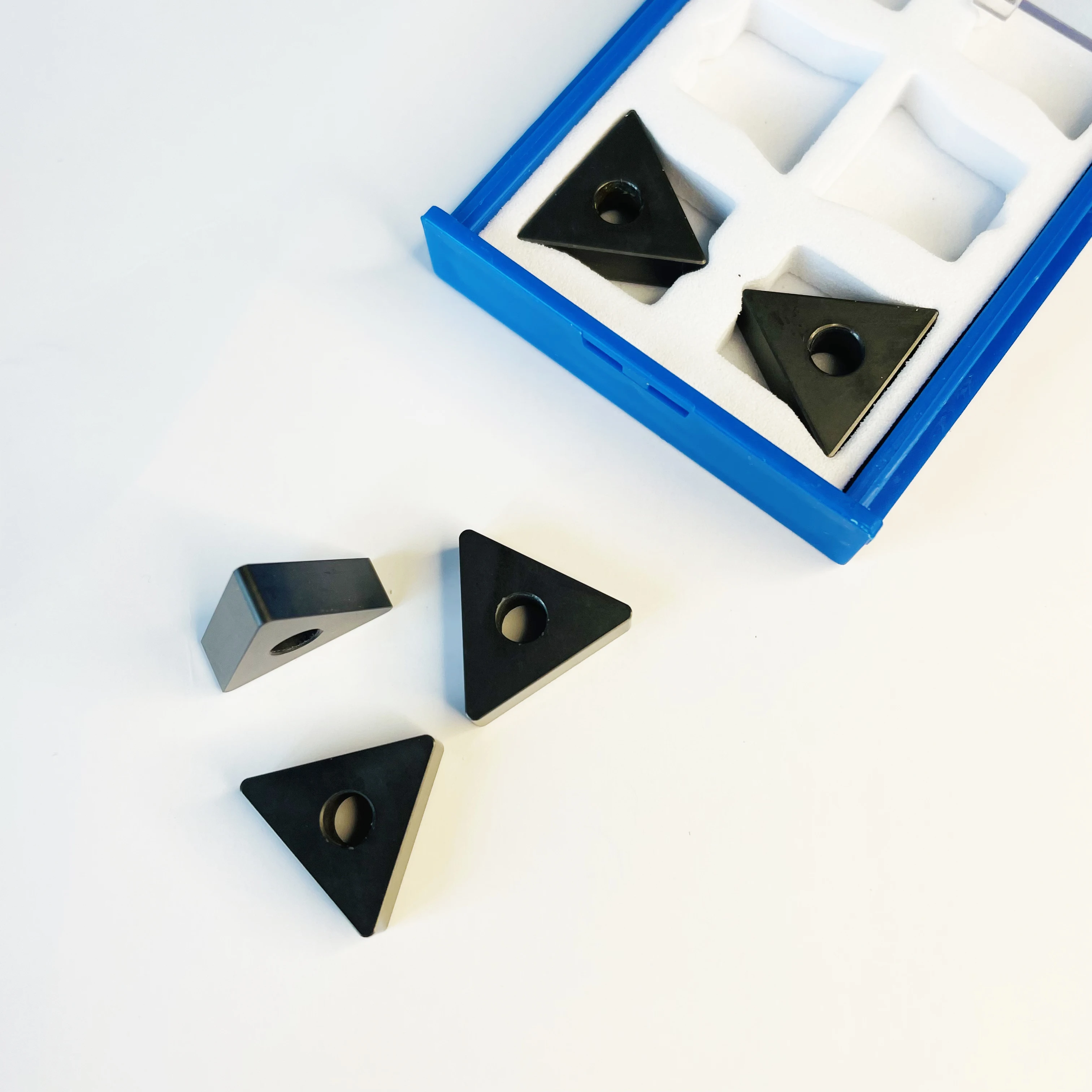 

Solid Cbn with hole turning inserts ceramic cutting toos TNGA1604