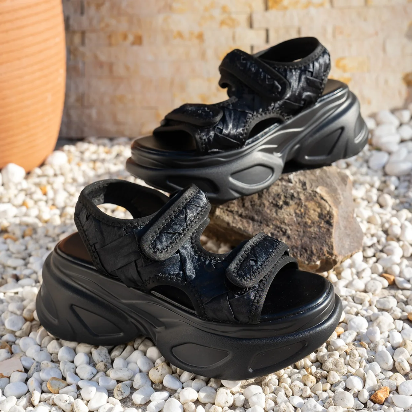 Women’s Summer Beach Sandals With Thick Sole And Platform Style_voghion.com