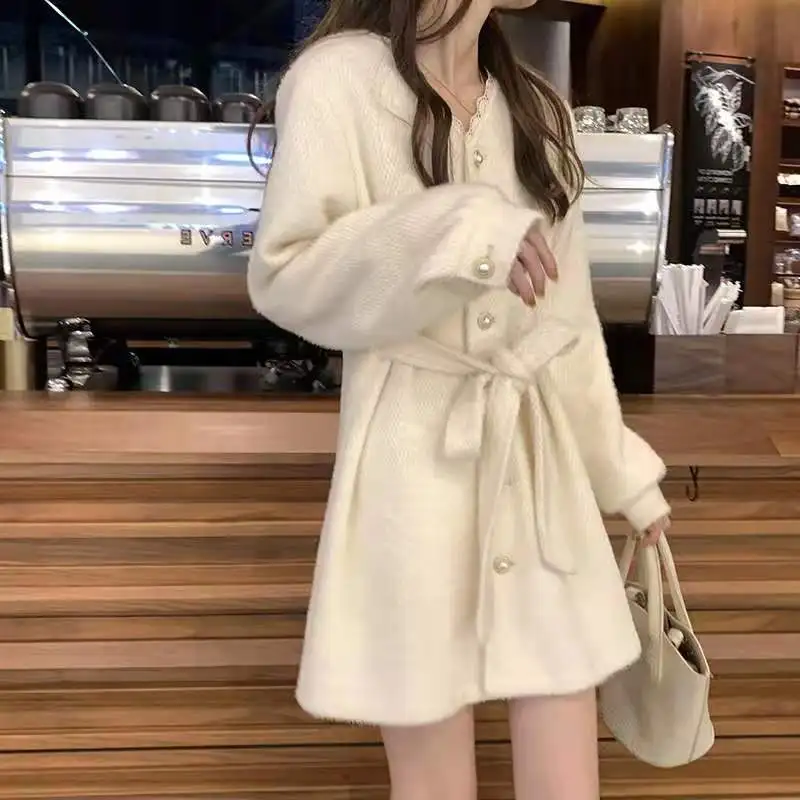 ������ ��Ƽ�� ��Ʈ �巹��, ĳ�־� �� �Ҹ� a-���� �̴� ������ �巹�� �κ�, �ʹ� Vestidos �����, 2022 �� �ܿ�