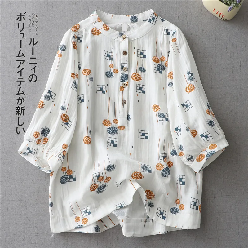 

Женская летняя блузка из мягкого хлопка с цветочным принтом