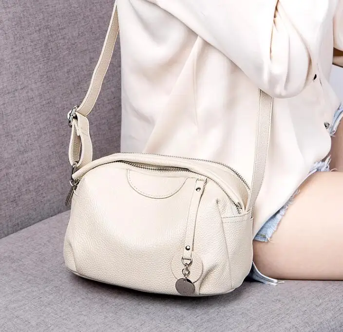 

2023 New Men's and women's leather handbag shoulder bag Large capacity women's purs A46