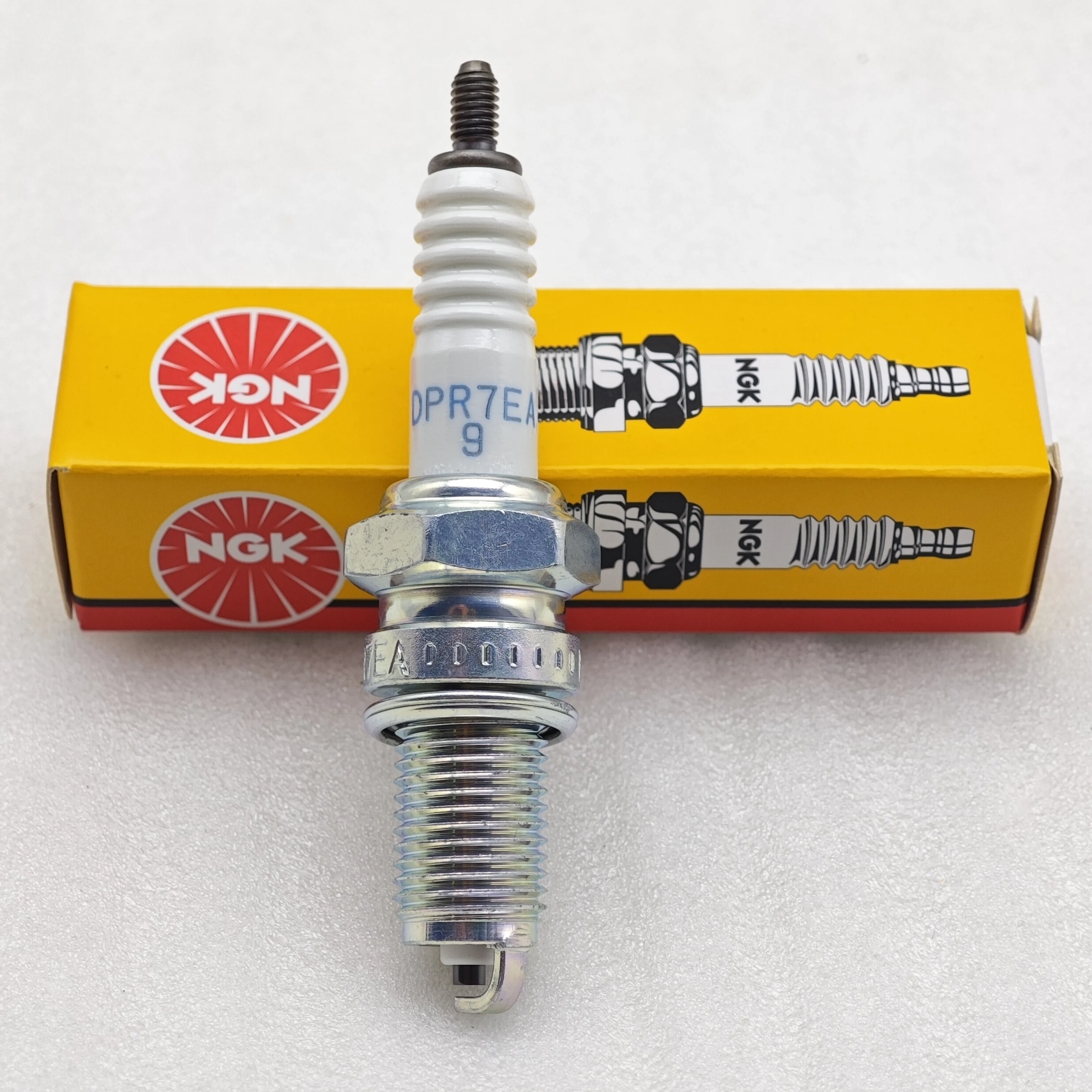 NGK Spark Plug DPR7EA-9 5129 is applicable to Temasadu 400 750 rowing CT250 300 Fossa