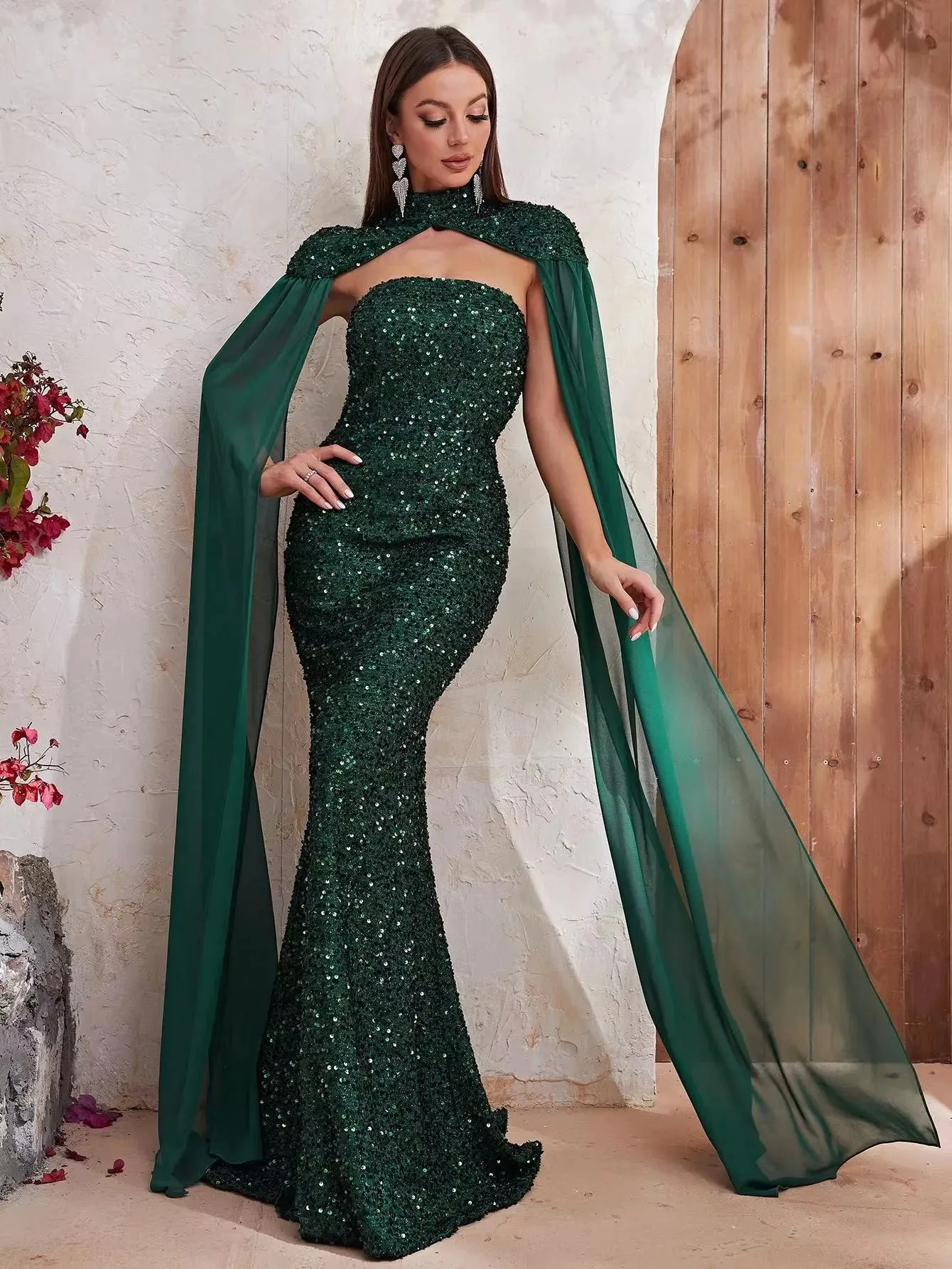 

Green Prom Dresses Mermaid Strapless Sexy Long Sequins Party Gown Glitter Celebrity Evening Gowns With Shawl Robes De Soirée