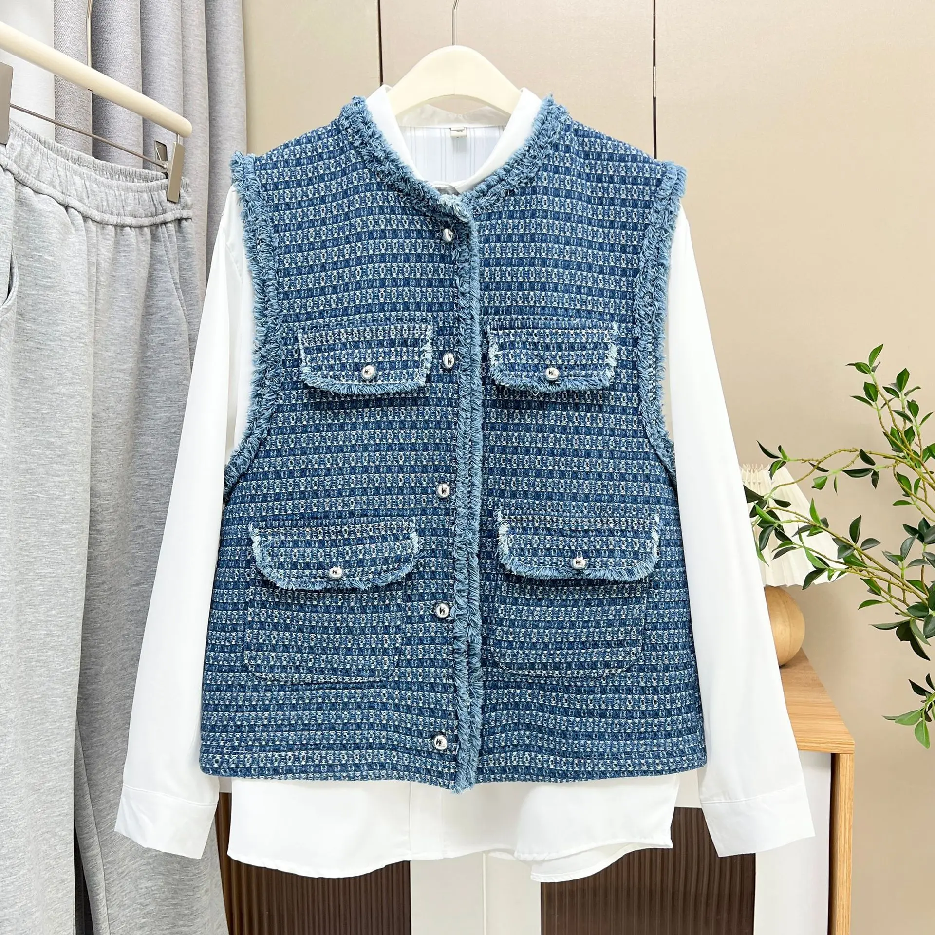 2025 Spring Plus Size Women's Tweed Frayed Hem Denim Vest, Chic Sleeveless Waistcoat Jacket, Stylish Casual Top 8288