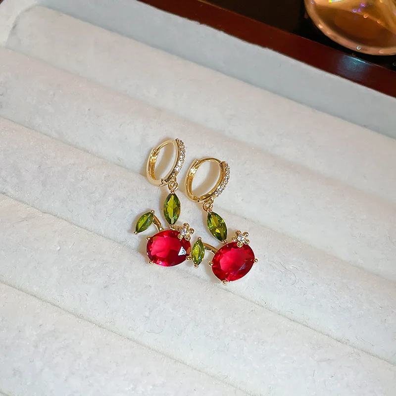 

2023 New zircon cute little rabbit ear buckle South Korea fresh sweet small red Year rabbit earrings female