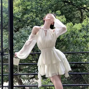 Elegante Abito in Chiffon a Maniche Lunghe Stile Francese con Spalle Scoperte, Design Snellente a Vita Alta e Gonna a Strati, Colore Albicocca