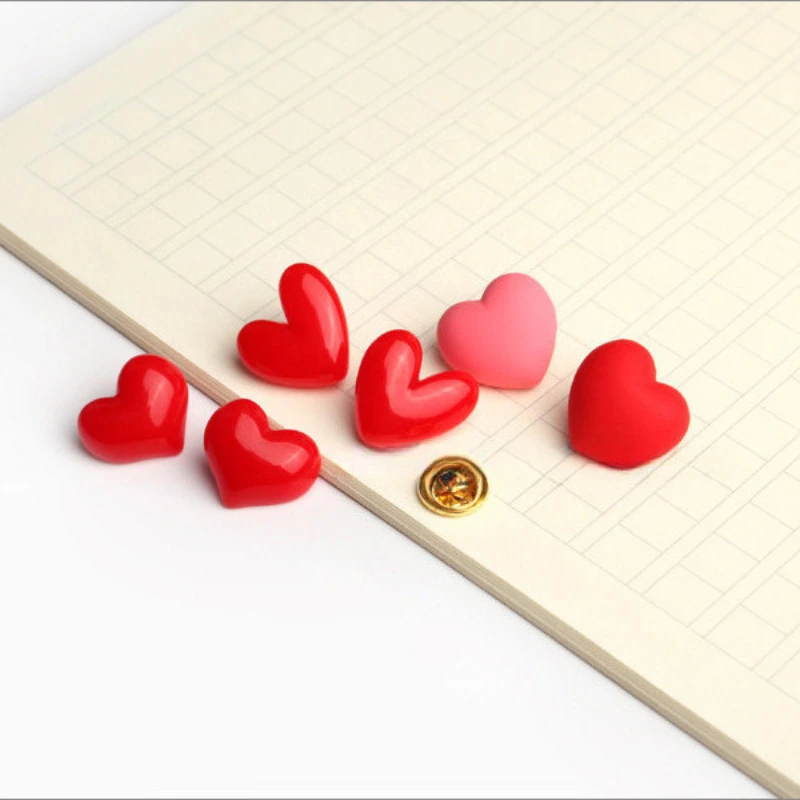 2pcs Cute Red Heart Badges for Woman Mini Cartoon Heart Resin Pins Decorative Pins Lovers' Gift Pins Clothes Bag Decorations