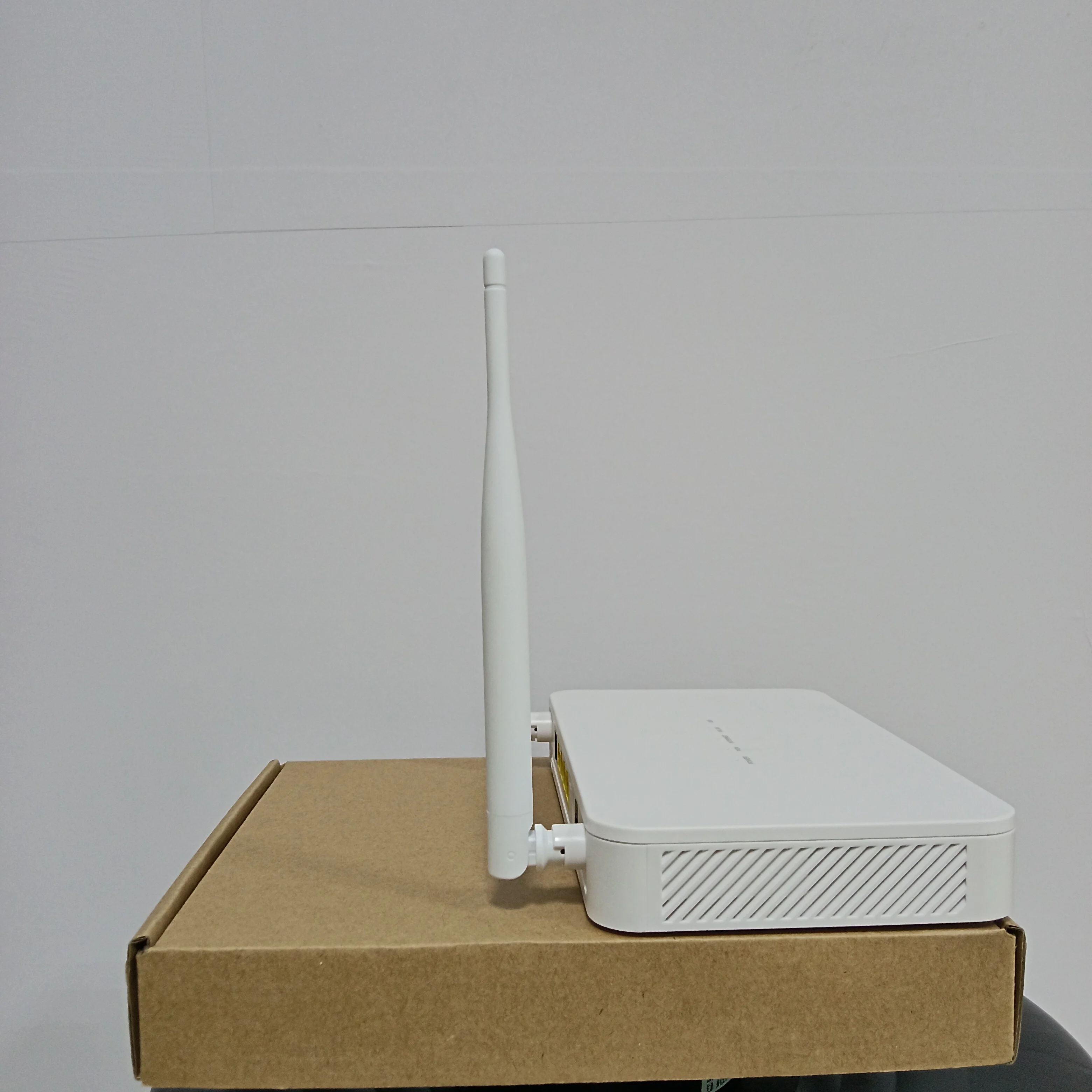 New For ZXA10 F670L Gpon ONU 4GE+1POTS+USB+WIFI 2.4&5G V7.1