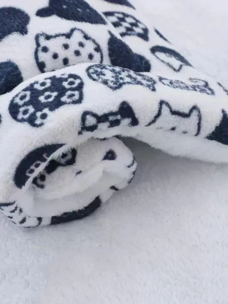thumbnail image 1 of Alfombra gruesa para dormir para mascotas, cama para gatos, cama suave para perros, manta para mascotas, colchón de franela para el hogar, alfombra cálida lavable, suministros para mascotas, 1 of 5
