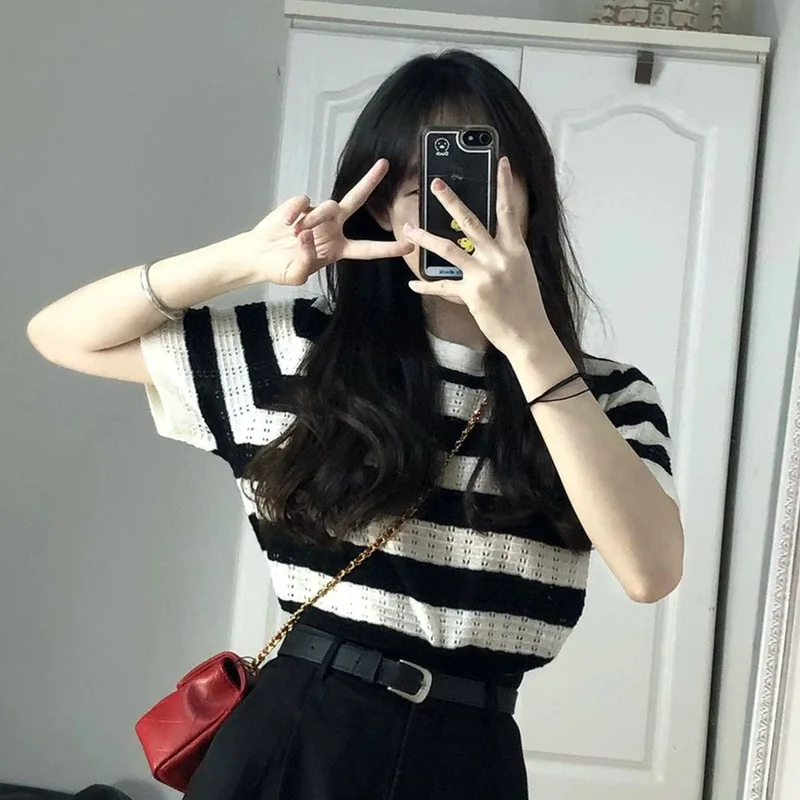 Women Black White Striped Knitted Short Sleeve Cropped Top
