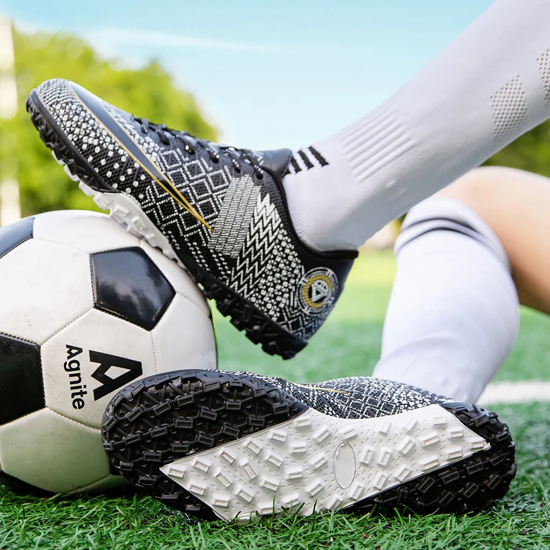 Children's Football Shoes Turf Soccer Cleats High Ankle Soccer Boot Men Professional Football Boots Five-a-side Soccer Shoes