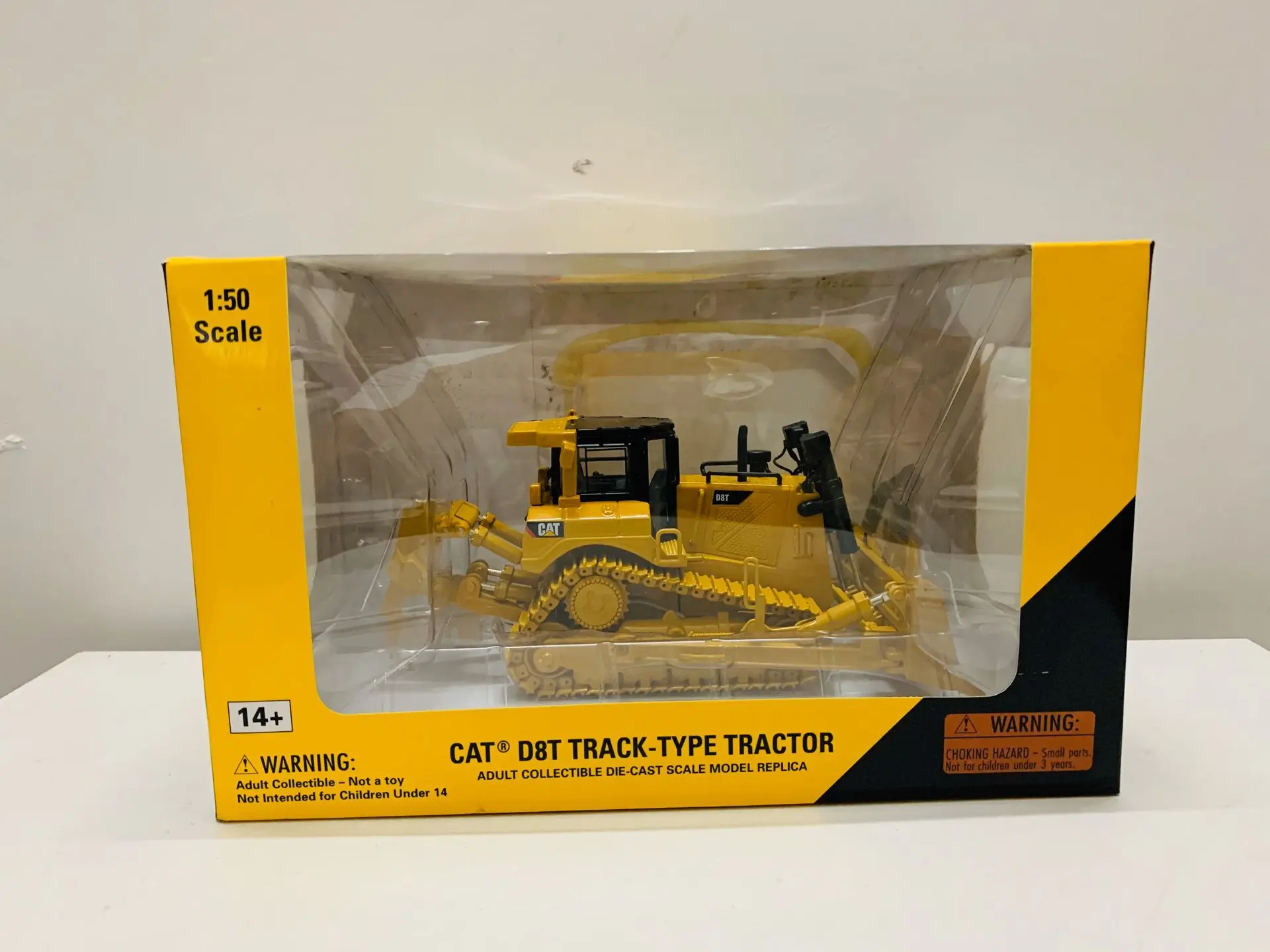 Norscot Caterpillar Cat D8T Track-Type Tractor 1/50 Scale Die-Cast 55299 New Box